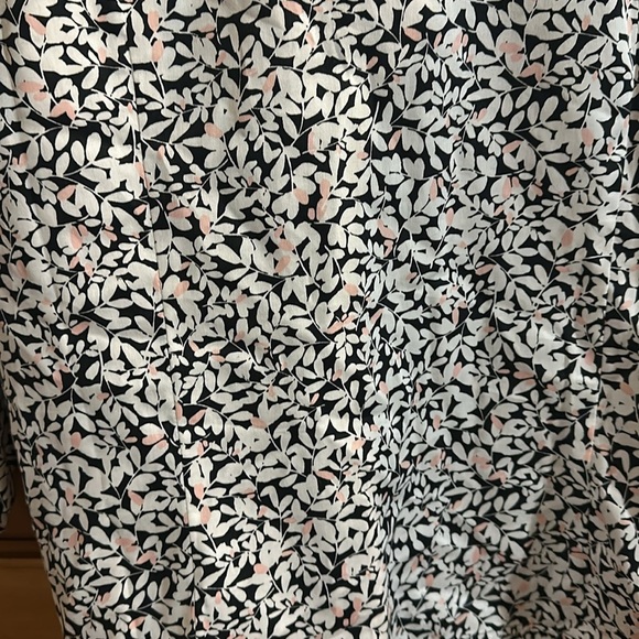 Foxcroft Women’s Heritage Non Iron Button Front puff sleeve - Picture 7 of 8